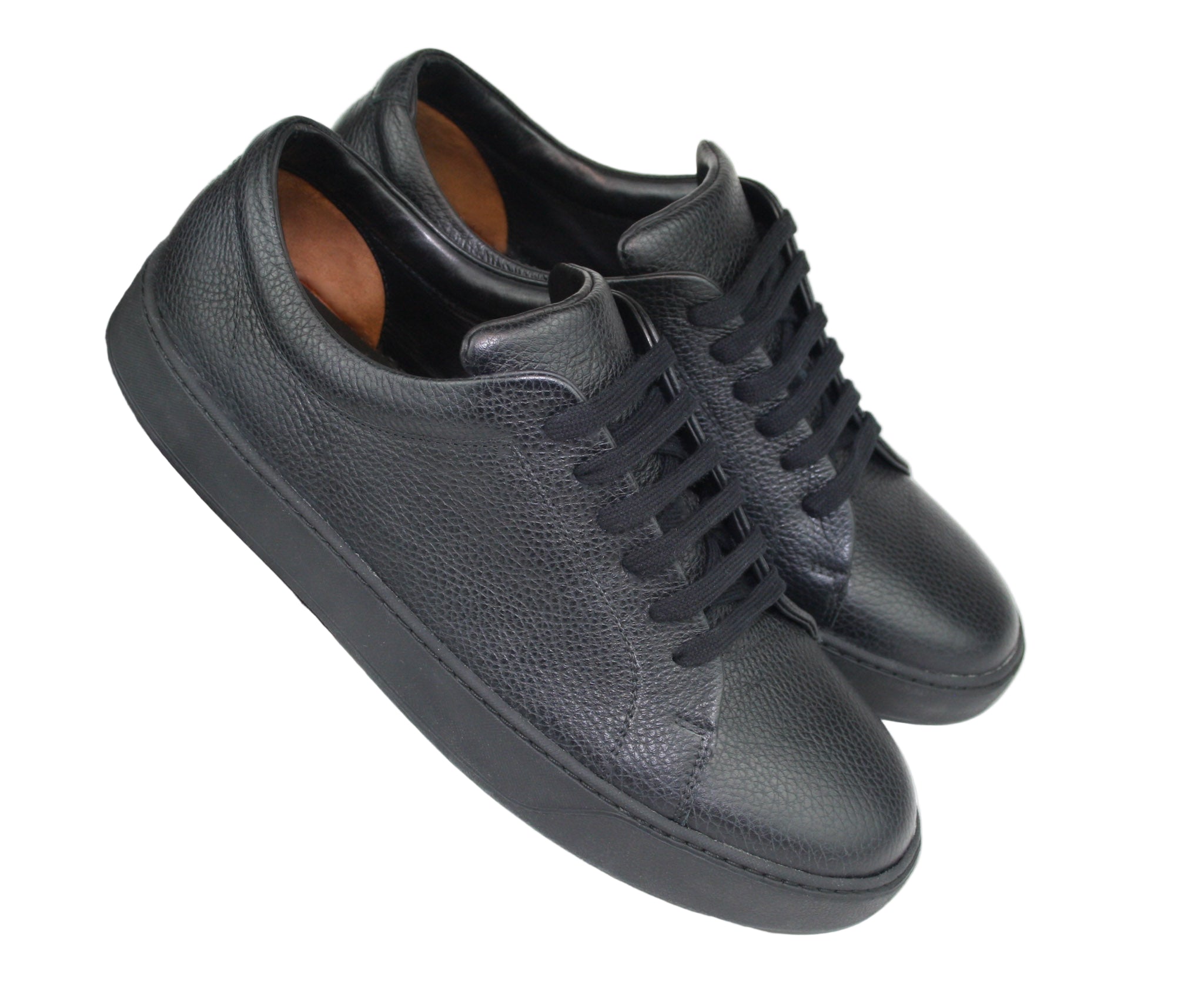 Exclusive black sneaker with black sole