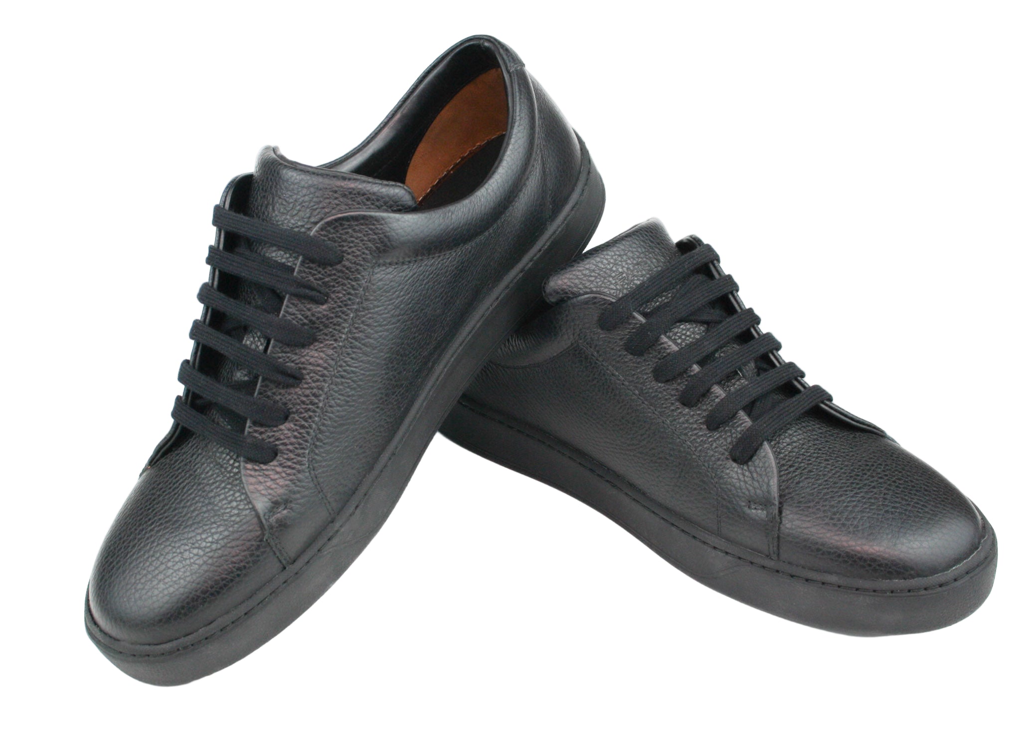 Exclusive black sneaker with black sole