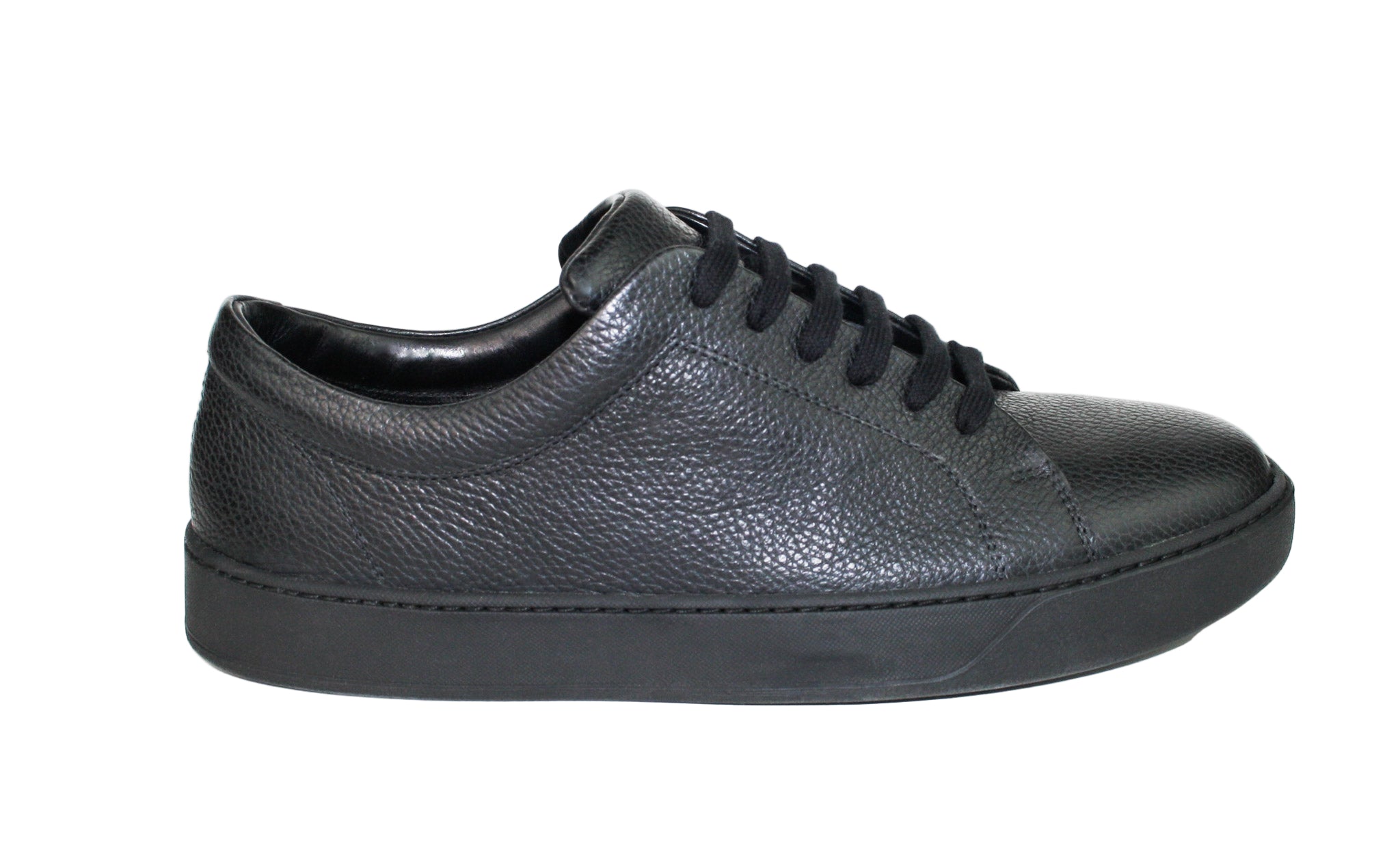 Exclusive black sneaker with black sole